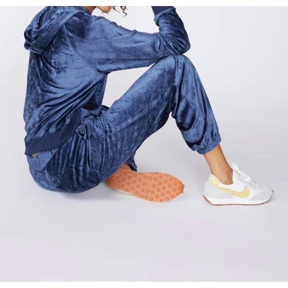 NEW STATESIDE bamboo velour sweatpant in blue - Picture 2 of 6